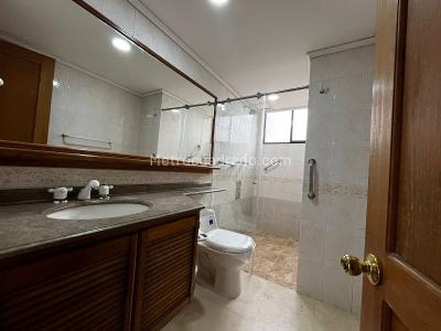 Apartamento de 3 alcobas en arriendo en El Poblado, Medellín, 144 m² · foto 17 de 20