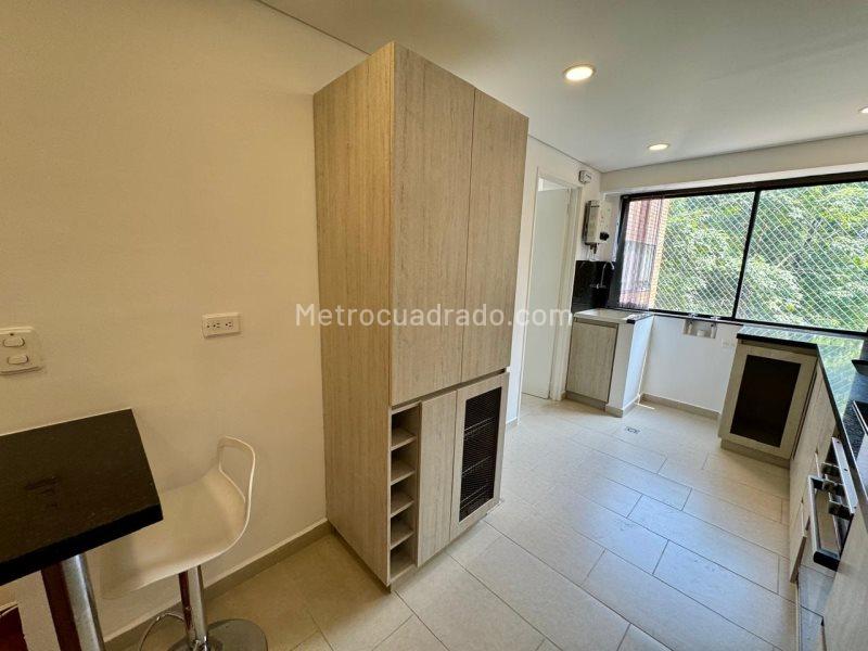 Spacious 3BR Apartment in Vizcaya, El Poblado - 2