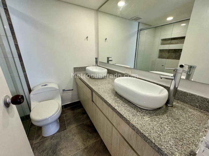 Spacious 3BR Apartment in Vizcaya, El Poblado - 6