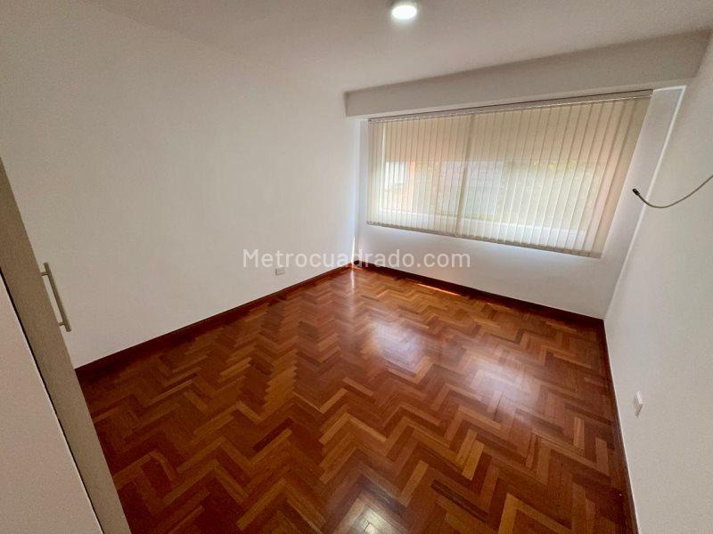 Spacious 3BR Apartment in Vizcaya, El Poblado - 9