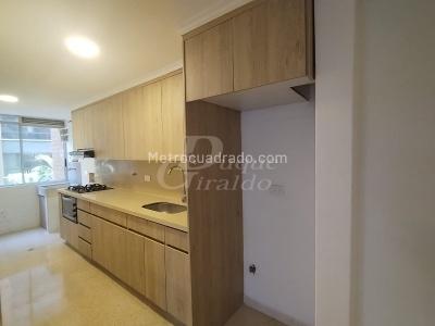 Apartamento de 2 alcobas en arriendo en El Poblado, Medellín, 98 m² · foto 4 de 16
