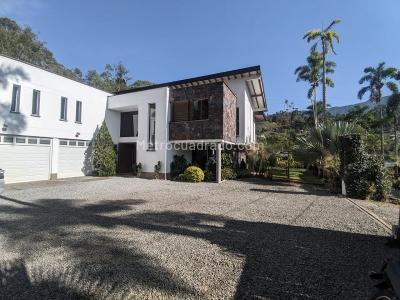 Casa de 4 alcobas en arriendo en El Escobero, Envigado, 600 m² · foto 3 de 20