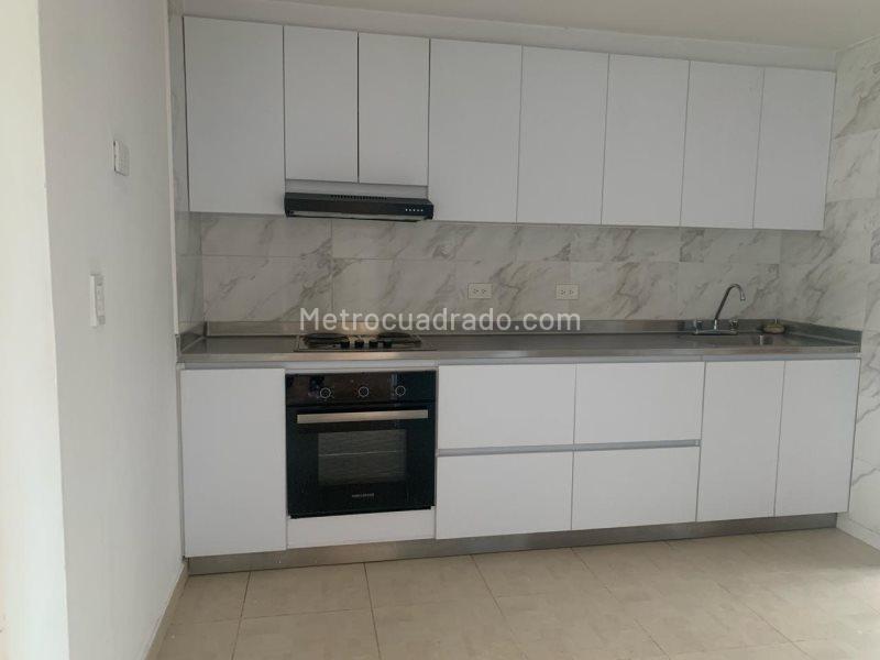 Apartamento en 3er Piso con 2 Alcobas en Laureles - 2