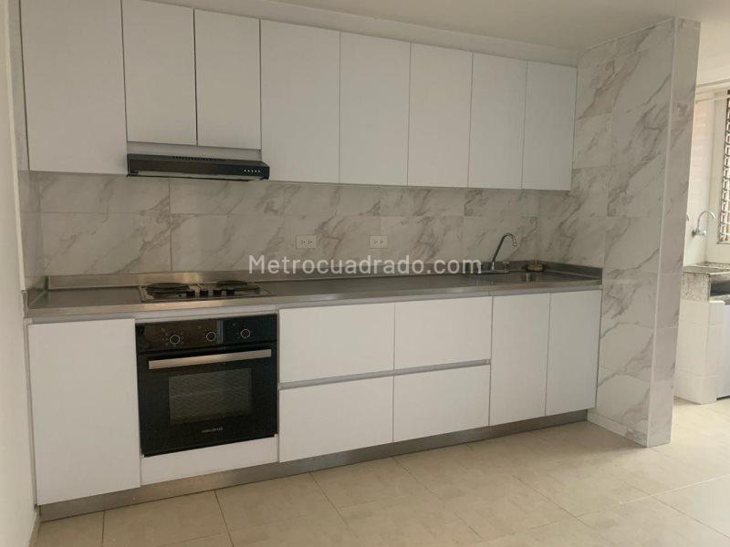 Apartamento en 3er Piso con 2 Alcobas en Laureles - 4