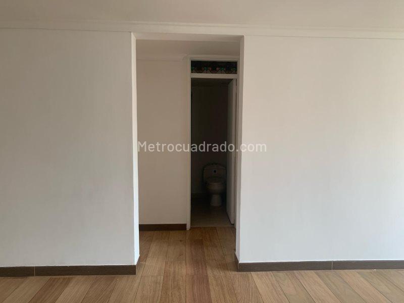 Apartamento en 3er Piso con 2 Alcobas en Laureles - 5