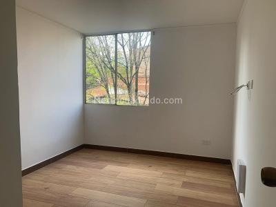 Apartamento de 2 alcobas en arriendo en Laureles, Medellín, 89 m² · foto 8 de 12