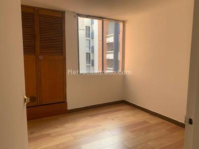 Apartamento de 2 alcobas en arriendo en Laureles, Medellín, 89 m² · foto 10 de 12