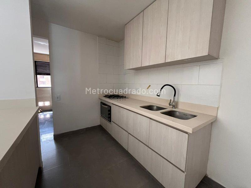 Apartamento Grande de 5 Alcobas en Laureles - 3