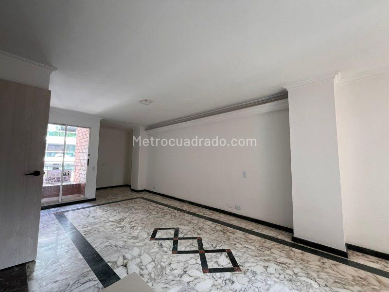 Apartamento Grande de 5 Alcobas en Laureles - 4