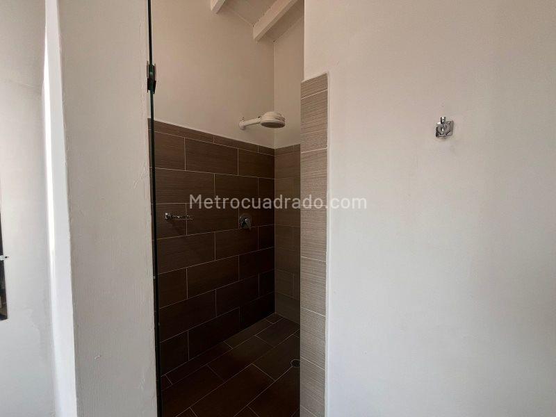 Apartamento Grande de 5 Alcobas en Laureles - 8