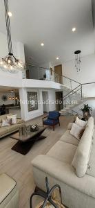 Casa de 5 alcobas en venta en El Trapiche, Sabaneta, 697 m² · foto 7 de 20