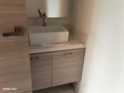 Apartamento de 2 alcobas en arriendo en El Poblado, Medellín, 90 m² · foto 12 de 17