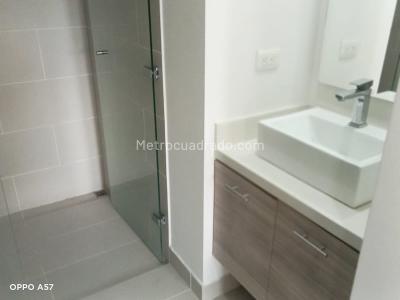 Apartamento de 2 alcobas en arriendo en El Poblado, Medellín, 90 m² · foto 16 de 17