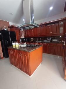 Casa de 5 alcobas en venta en San Jose, Sabaneta, 410 m² · foto 2 de 20
