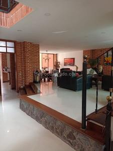 Casa de 5 alcobas en venta en San Jose, Sabaneta, 410 m² · foto 10 de 20