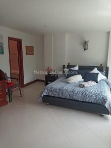 Casa de 5 alcobas en venta en San Jose, Sabaneta, 410 m² · foto 13 de 20