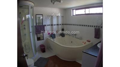 Casa de 5 alcobas en venta en Simon Bolivar, Medellín, 344 m² · foto 16 de 20