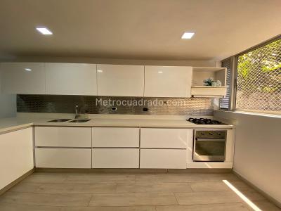 Casa de 5 alcobas en venta en El Poblado, Medellín, 260 m² · foto 2 de 19
