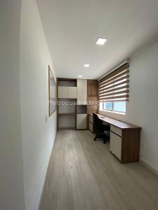 Casa de 5 alcobas en venta en El Poblado, Medellín, 260 m² · foto 3 de 19