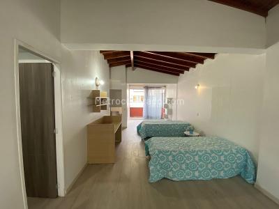 Casa de 5 alcobas en venta en El Poblado, Medellín, 260 m² · foto 9 de 19