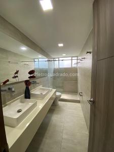 Casa de 5 alcobas en venta en El Poblado, Medellín, 260 m² · foto 14 de 19