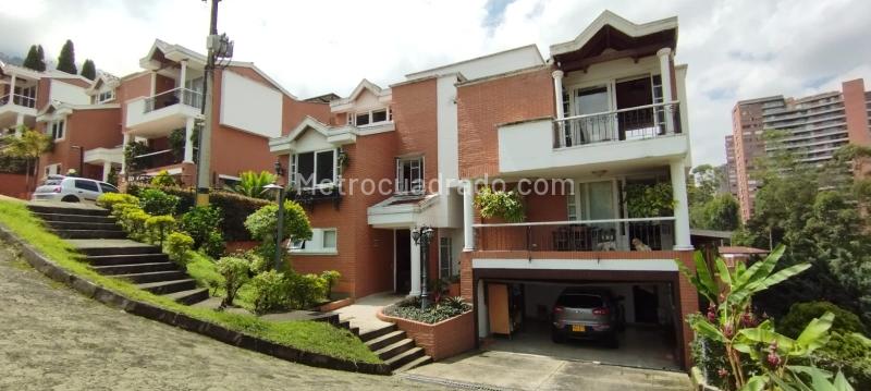 Casa de 4 Alcobas con Jardín Privado, Piscina y Gimnasio en El Poblado - 2