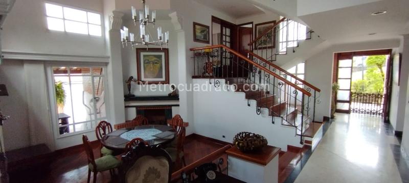 Casa de 4 Alcobas con Jardín Privado, Piscina y Gimnasio en El Poblado - 5