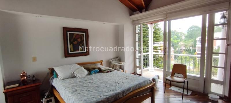 Casa de 4 Alcobas con Jardín Privado, Piscina y Gimnasio en El Poblado - 7