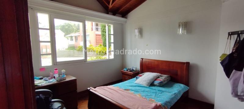 Casa de 4 Alcobas con Jardín Privado, Piscina y Gimnasio en El Poblado - 8