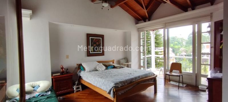Casa de 4 Alcobas con Jardín Privado, Piscina y Gimnasio en El Poblado - 9