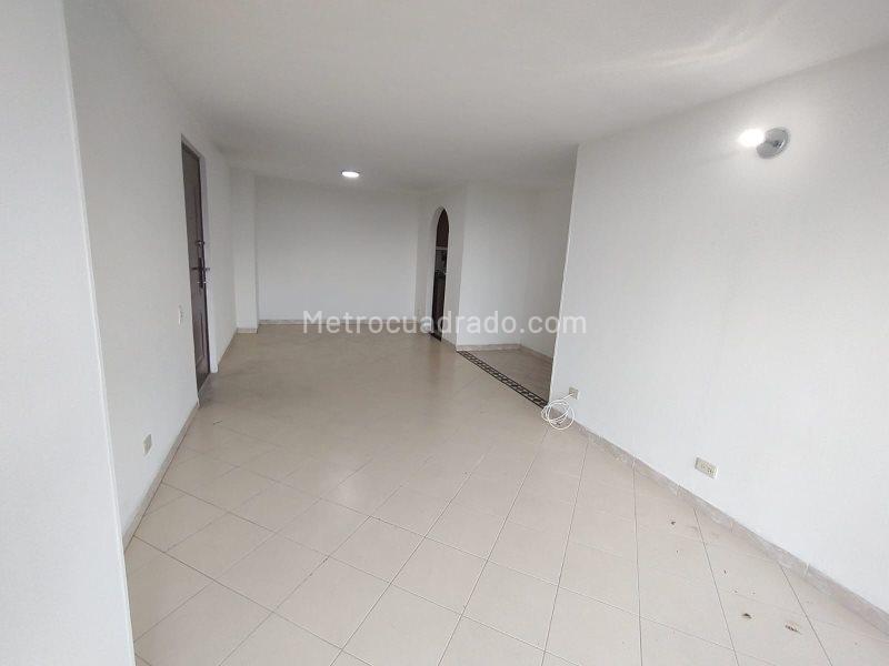 Charming 3BR Apartment in Loma De Los Bernal