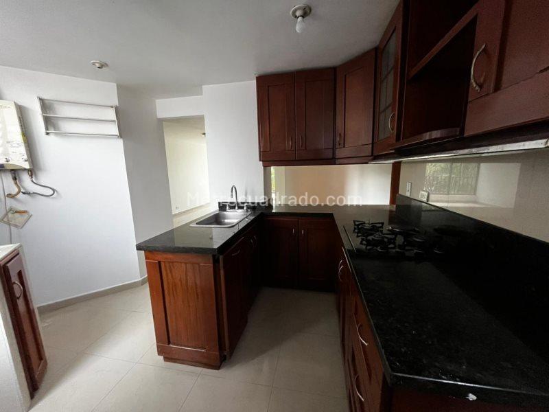 Apartamento de 3 Alcobas en Poblado Manila con Balcón y Parqueadero - 2