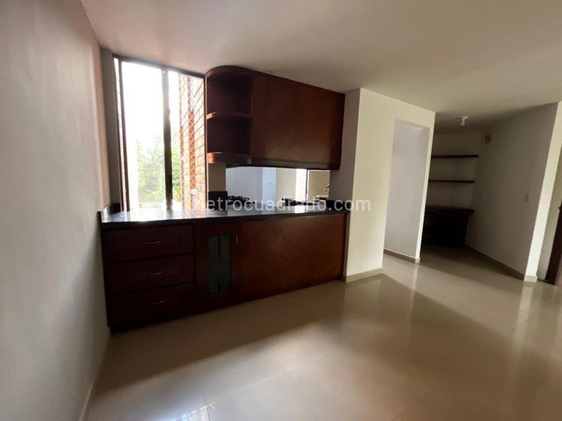 Apartamento de 3 Alcobas en Poblado Manila con Balcón y Parqueadero - 4