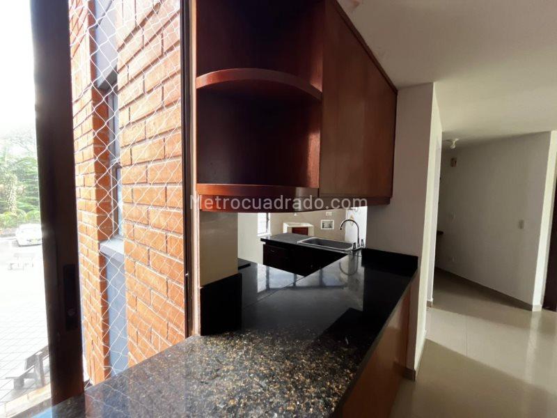 Apartamento de 3 Alcobas en Poblado Manila con Balcón y Parqueadero - 5