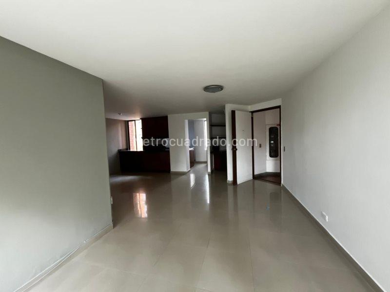 Apartamento de 3 Alcobas en Poblado Manila con Balcón y Parqueadero - 8