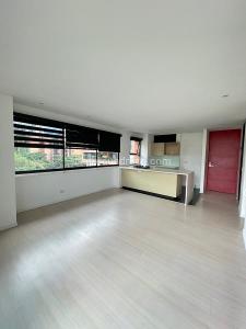 Apartamento en arriendo en Loma De Las Brujas, Envigado · foto 3 de 14