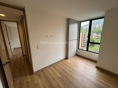 Apartamento de 2 alcobas en venta en Las Casitas, Envigado, 70 m² · foto 10 de 12