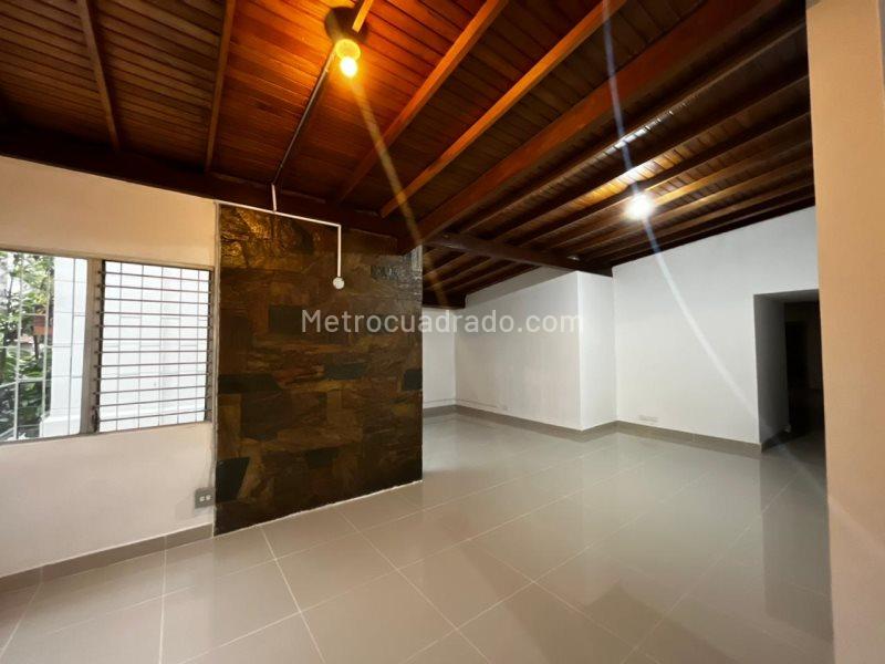 Casa Grande de 5 Alcobas en Laureles - 3