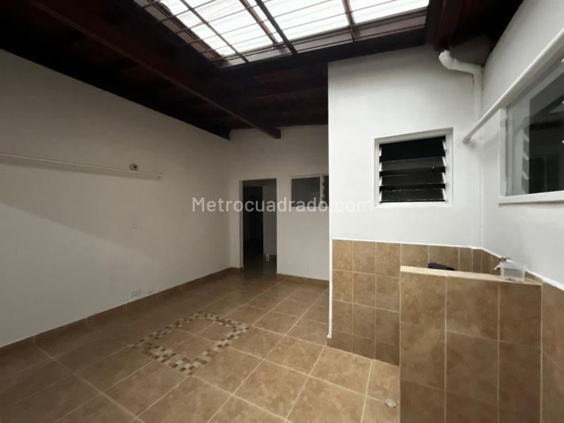 Casa Grande de 5 Alcobas en Laureles - 4