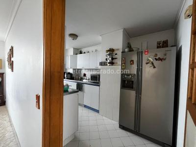 Apartamento de 3 alcobas en arriendo en El Poblado, Medellín, 147 m² · foto 5 de 20