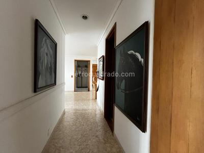 Apartamento de 3 alcobas en arriendo en El Poblado, Medellín, 147 m² · foto 10 de 20