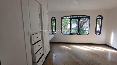 Apartamento de 4 alcobas en venta en Conquistadores, Medellín, 237 m² · foto 16 de 20