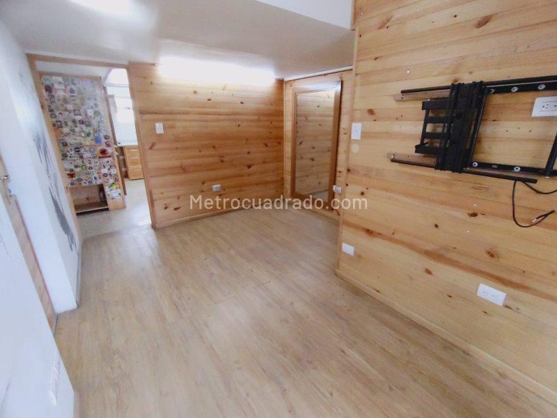 2BR Duplex Apartment near Av. San Juan in La America