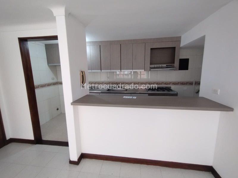 Modern 2BR Apartment with Balcony in El Poblado - 4
