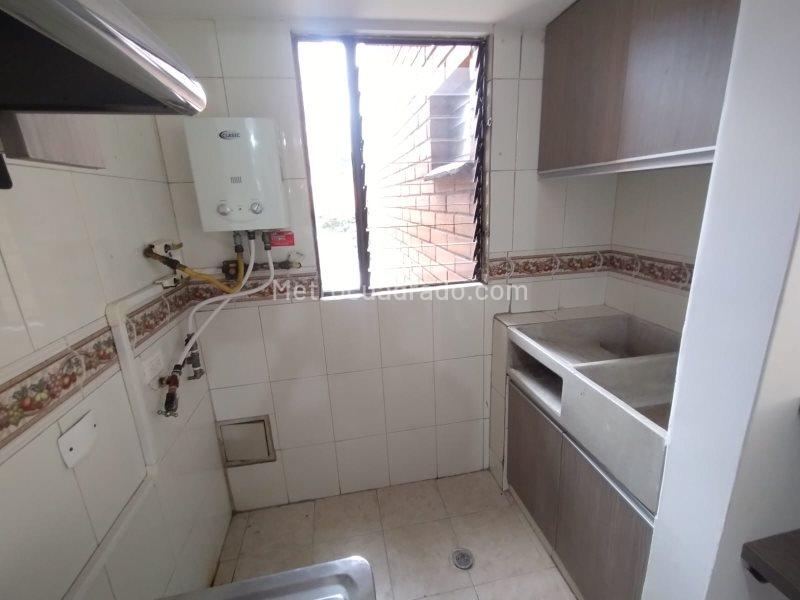 Modern 2BR Apartment with Balcony in El Poblado - 5