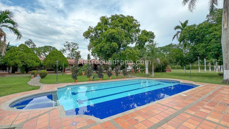 4BR Country House in El Espinal (16873 m²) for Sale - 4