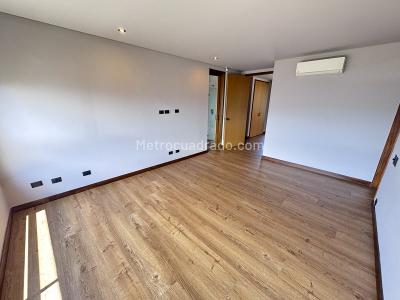 Apartamento de 3 alcobas en arriendo en El Poblado, Medellín, 202 m² · foto 6 de 20