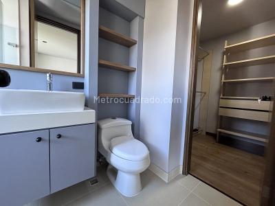 Apartamento de 3 alcobas en arriendo en El Poblado, Medellín, 202 m² · foto 17 de 20