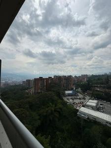 Apartamento de 3 alcobas en arriendo en Loma El Escobero, Envigado, 150 m² · foto 2 de 19