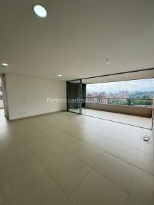 Apartamento de 3 alcobas en arriendo en Loma El Escobero, Envigado, 150 m² · foto 4 de 19